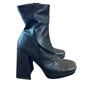 Wild Pair Beautee Platform Heeled Booties Square Toe Block Heel NEW Size 7